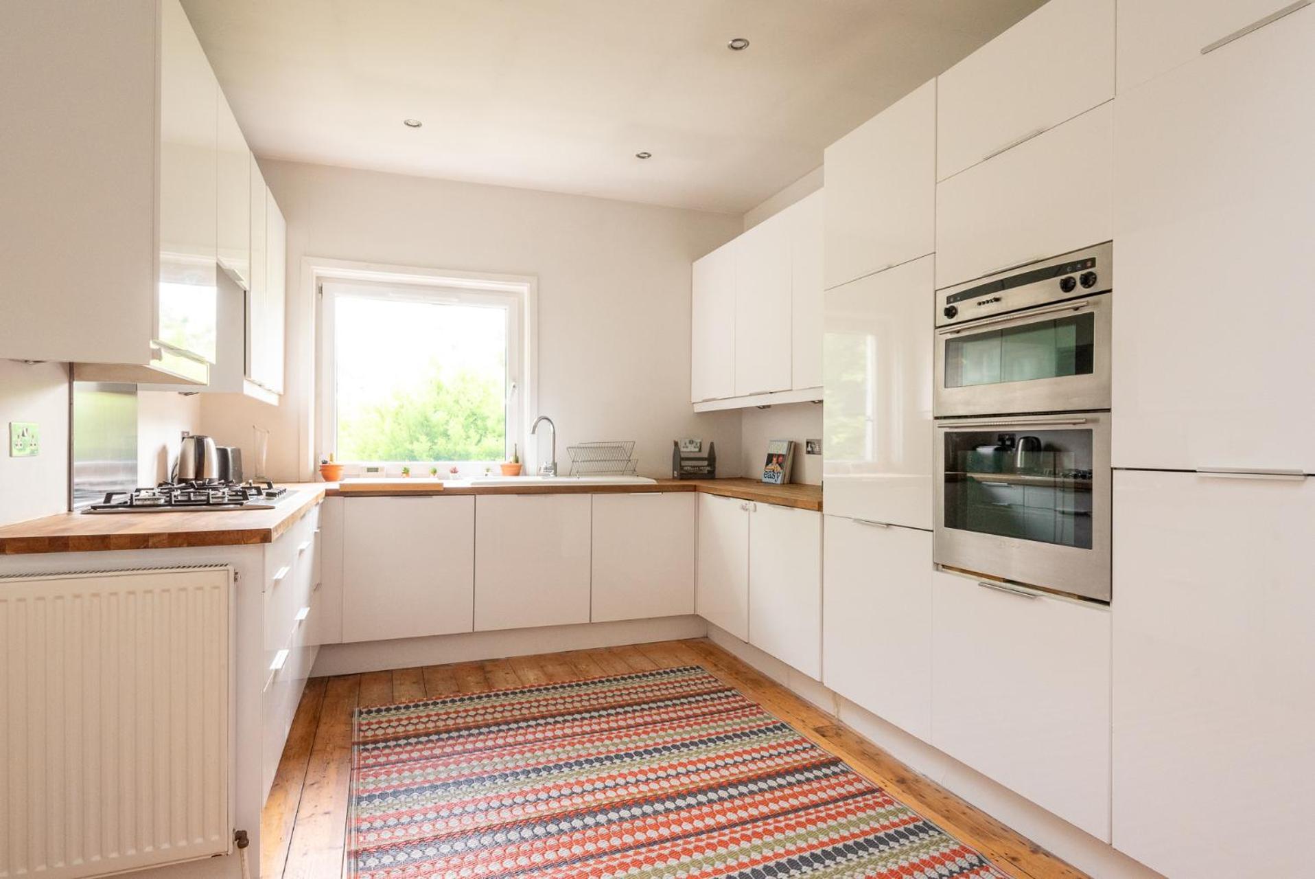 Beautiful Victorian Townhouse With Private Garden, Close To The Beach * EDI