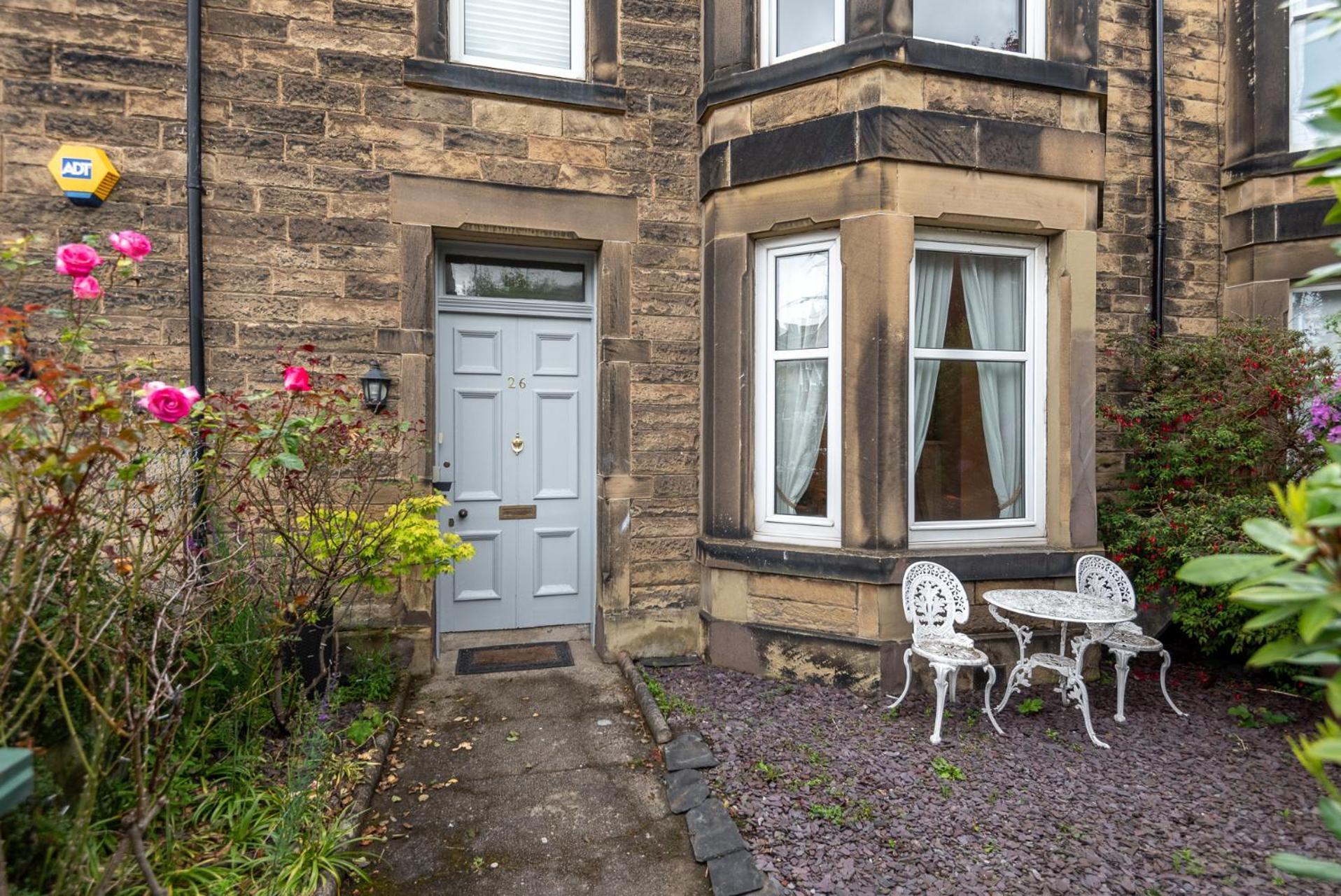 Ferienhaus Beautiful Victorian Townhouse With Private Garden, Close To The Beach EDI